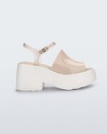 Beige Melissa Pose