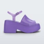 Melissa Lilac Pose