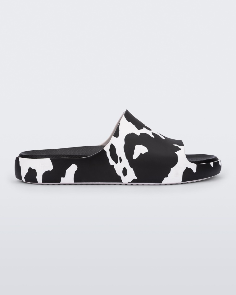 simonmiller_cloud_slide_black_melissa.jpg SIMONMILLER Cloud Slide Black Melissa - Image 1