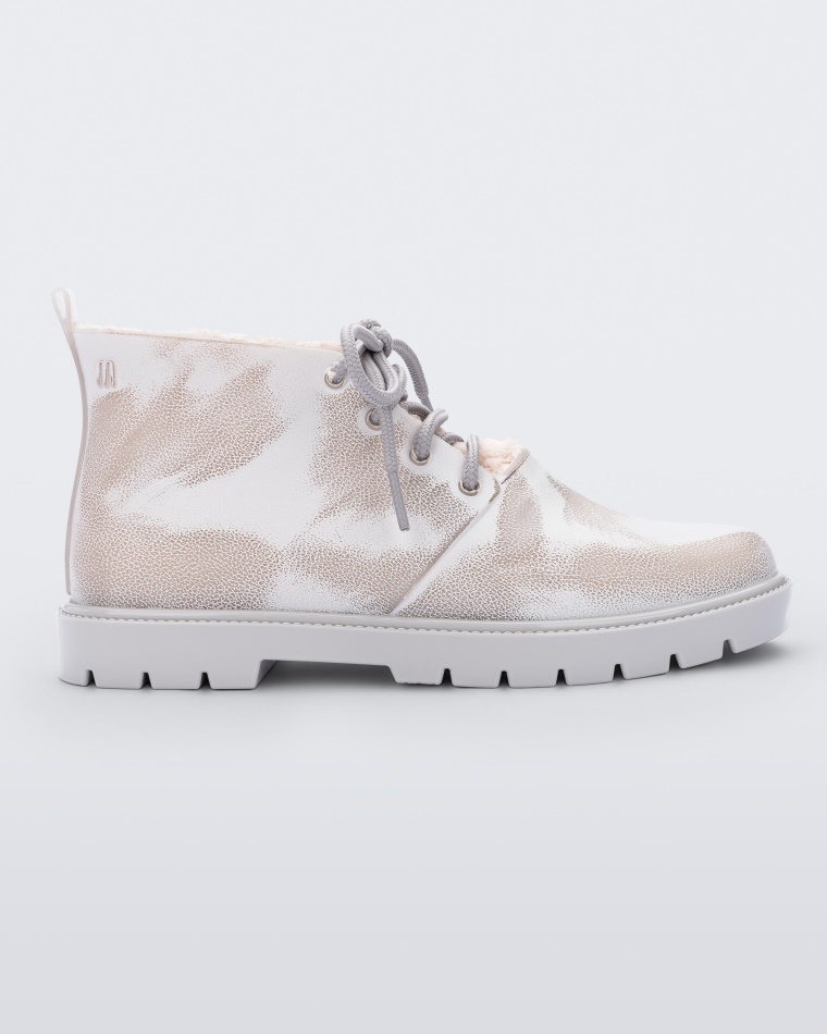 white_fluffy_boot_melissa.jpg White Fluffy Boot Melissa - Image 1